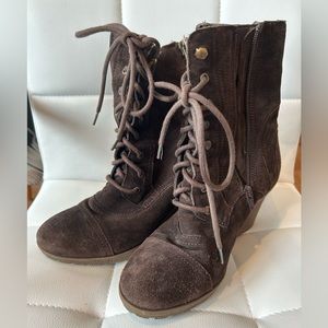 women suede  brown bootie